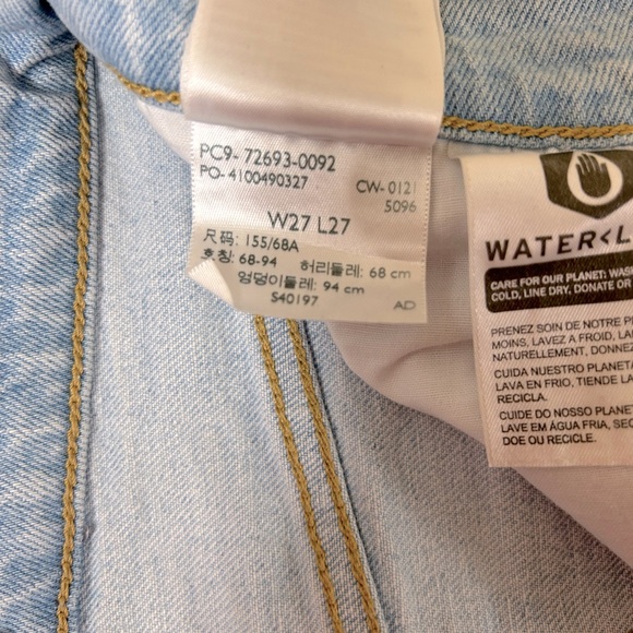 Levi’s Women’s Ribcage Straight Ankle Light Wash Blue Jeans - Picture 7 of 7